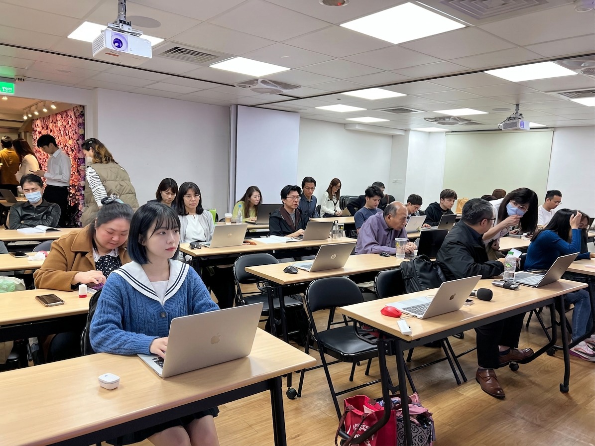 曾思遠進行 AI 工具與 Vibe Coding 企業內訓課程